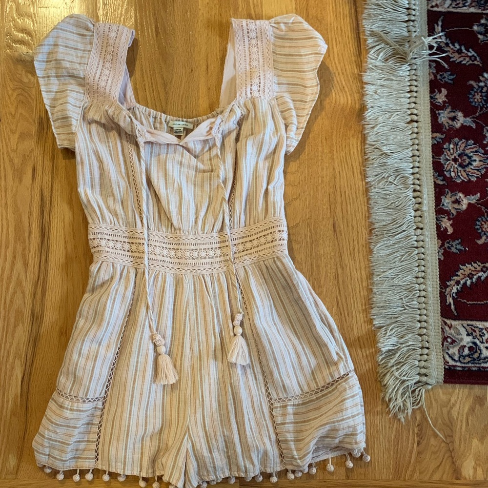 American Eagle Size S very cute romper.